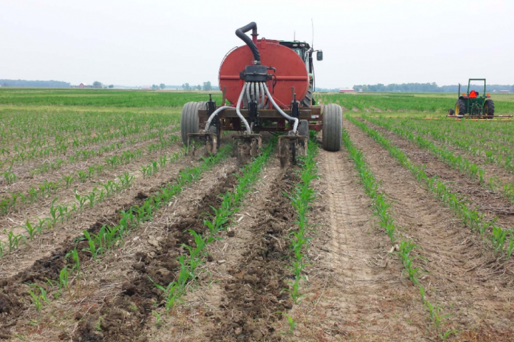 Using manure to help corn crops and water quality